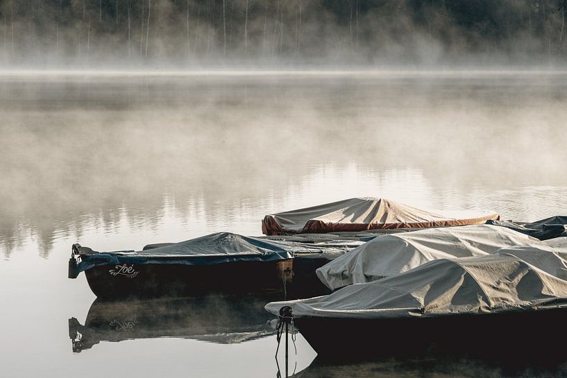 Sailing on a mountain lake by Sophia Eerden