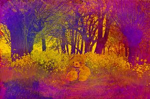 Teddybeer tussen bloemen in kleurrijk bos von Leo Huijzer