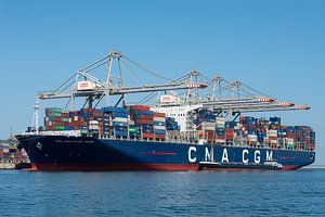 Jules Verne ein Containerschiff der Explorer-Klasse im Hafen von Rotterdam