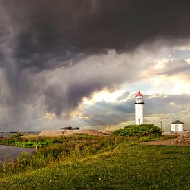 De vuurtoren van Hellevoetsluis tijdens een storm van Miranda van Hulst