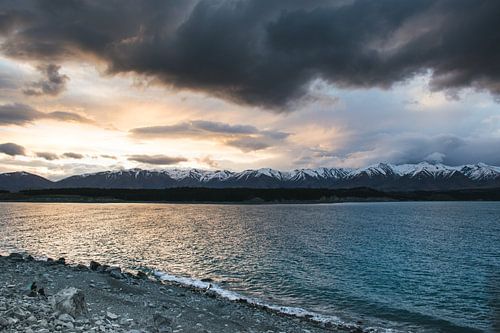Lake Tekapo tijdens zonsondergang