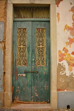 Blauw groene houten deur met traliewerk Faro van My Footprints