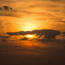 Zonsondergang met wolkensluier, Vaals van Manuel Declerck