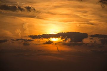 Zonsondergang met wolkensluier, Vaals van Manuel Declerck