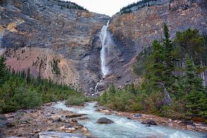 Chute d'eau dans le parc national Yoho