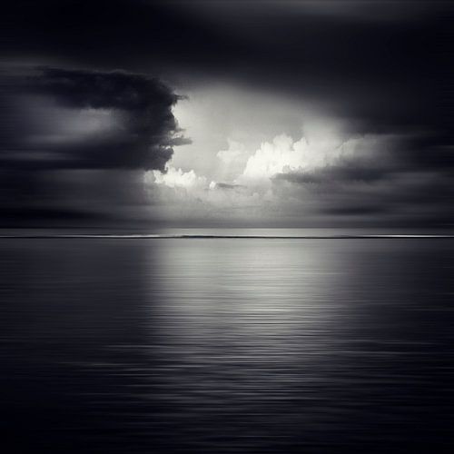 Horizonte - Abstrakte Seelandschaft in Schwarz-Weiss