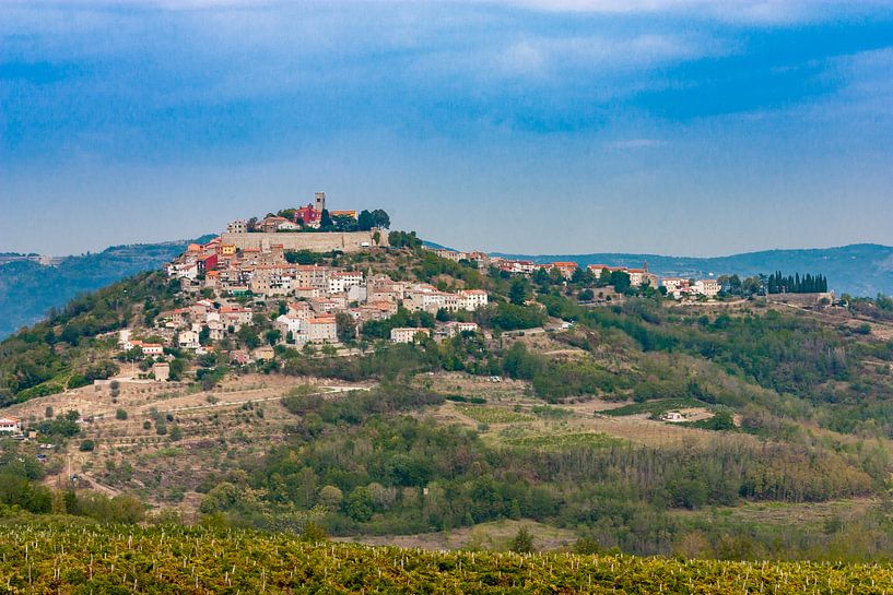 Motovun, village de montagne en Croatie par Easycopters