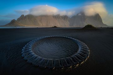 Sonnenaufgang in Vestrahorn / Stokksnes - Island von Roy Poots