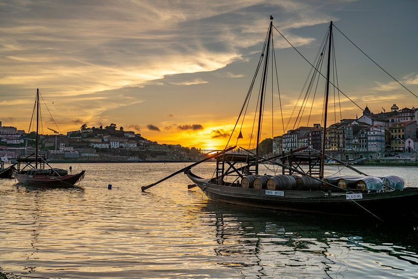Zonsondergang in Porto van Peter Schickert