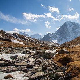 Vergezicht Himalaya-gebergte Nepal van Ton Tolboom