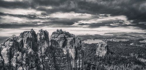 Schrammsteine Canyon Panoramablick zwischen Felsen und Sandsteinen