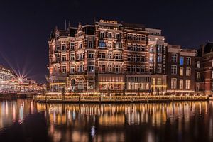 De L'Europe Amsterdam by night van Alfred Benjamins