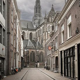 L'église Saint-Bavon à Haarlem vue de la Jansstraat sur Jefra Creations