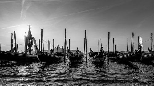 Tijdloze Stilte – De Gondels van Venetië van Teun Ruijters
