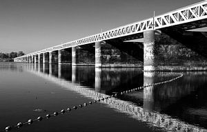 Spoorbrug Moerputten (Zwart-wit) sur PvdH Fotografie