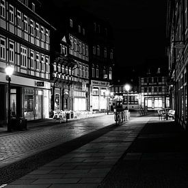 Wernigerode bei Nacht – Stille Gassen im Spiel von Licht und Schatten von Lakeside Explorer