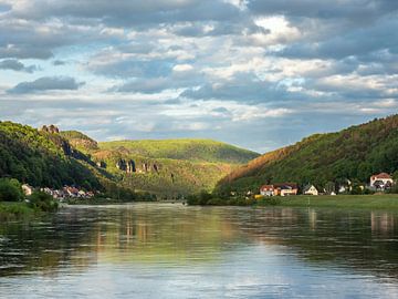 Bad Schandau, Saksisch Zwitserland - Elbe in de buurt van het stadscentrum van Pixelwerk