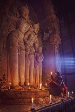 Jonge monnik in de tempels van Bagan van Roland Brack