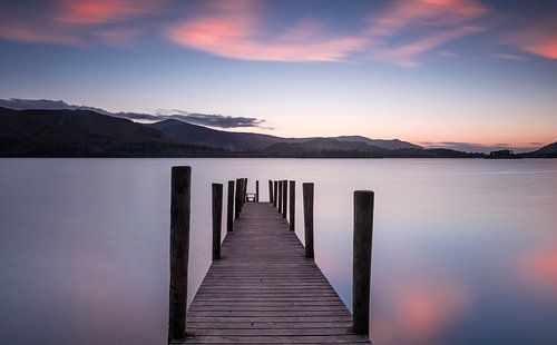 LPH 71319125 Échafaudage sur le lac de Derwent au coucher du soleil, Angleterre