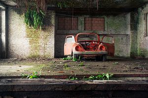 Urbex - Volkswagen Beetle au garage sur Tim Vlielander