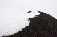 Besneeuwde vulkaankrater op de Etna