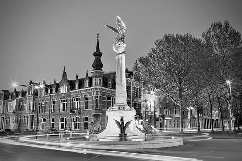 The Dragon of 's-Hertogenbosch Black/ white by Jasper van de Gein Photography