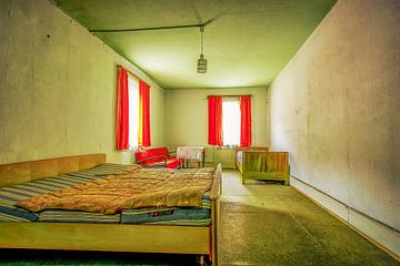 Abandoned hotel room by Marcel Hechler