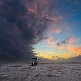 Terschelling Ertrinkendes Haus in einem Sturm von Dirk-Jan Steehouwer