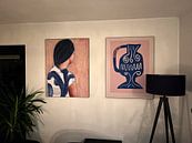 Kundenfoto: Frauenporträt in Lachsrosa und Kobaltblau von hinten von Renske