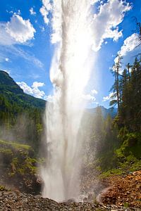 Es staubt und sprüht am Johannes Wasserfall