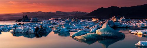 Jokulsarlon at sunset