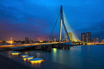 Erasmusbrug van Rotterdam in de avond van Chihong