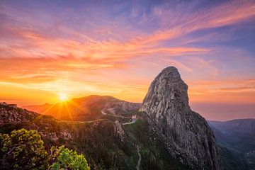 Roque Argando bij zonsopgang - La Gomera, Spanje van Dieter Meyrl