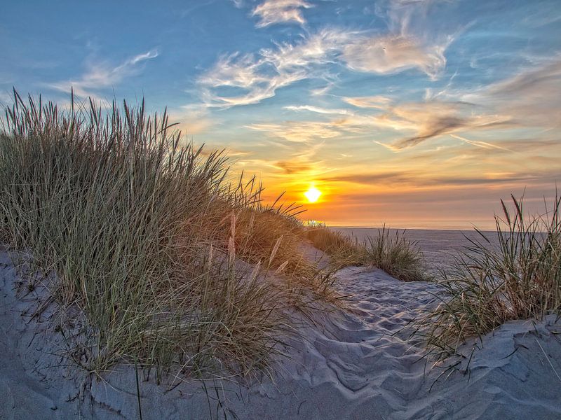 Sunset on the beach by Ruth de Ruwe