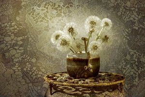 Stilleben mit Blumen. Flusen und Muster