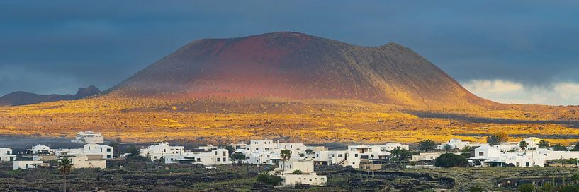 Masdache et Caldera Colorada par Walter G. Allgöwer