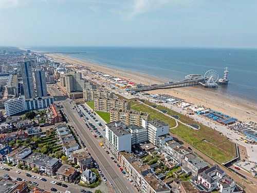 Luchtfoto van Scheveningen bij de Noordzee in Nederland