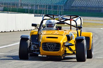 Lotus Super Seven on the racetrack Pic 01