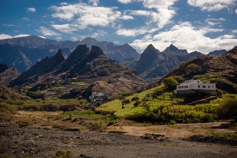 Tal auf Santo Antao. von Adri Vollenhouw