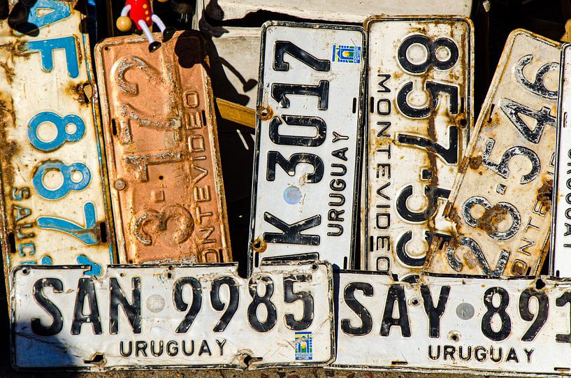 Panneaux de voiture au marché aux puces de Montevideo à Urugauy par Dieter Walther