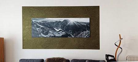 Lac Königssee en Bavière avec Watzmann et les Alpes. Image en noir et blanc.