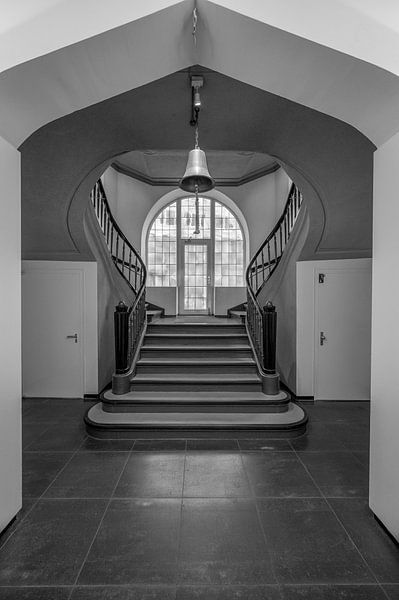 Architectural elegance - perspectives in the stairwell by Karsten Rahn