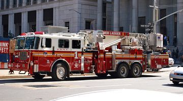 Fire engine - New York City Fire Department (NYFD) - America by Be More Outdoor