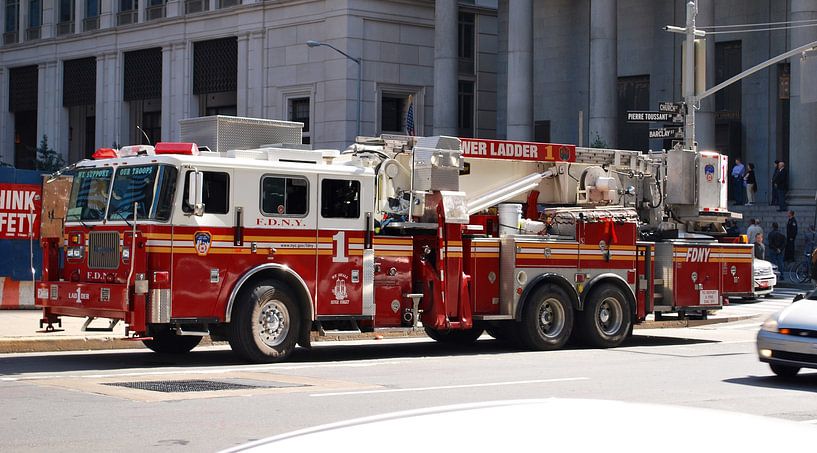 Machine à incendie - Service d'incendie de la ville de New York (NYFD) - Amérique par Be More Outdoor