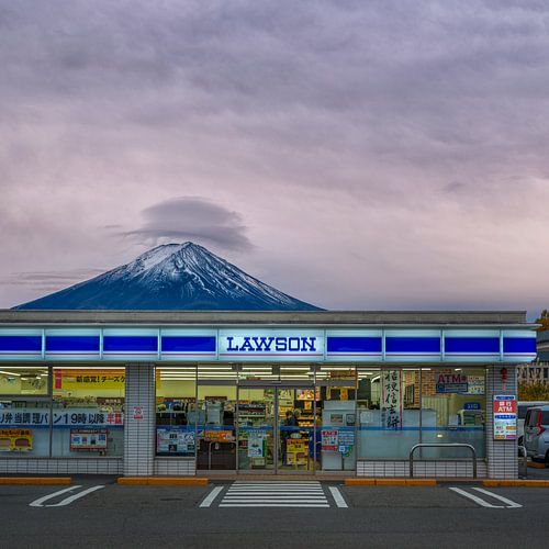 Het Iconische Zicht: Fuji Achter de Lawson