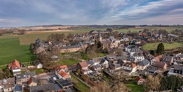 Dronepanorama van het kerkdorpje Mechelen in Zuid-Limburg