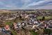 Panorama par drone du village-église de Mechelen dans le sud du Limbourg sur John Kreukniet