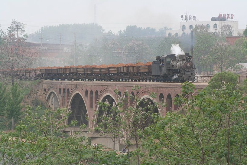 Stoomtreintje op de Xingyang Clay Railway by René Boeff