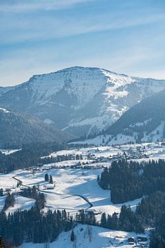 winterlicher Blick auf Säntis und den Hochgrat an der Nagelfluhkette von Leo Schindzielorz