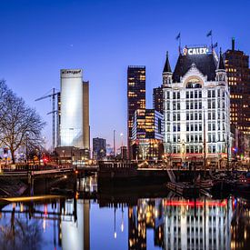 blue hour  oude haven Rotterdam van Midi010 Fotografie